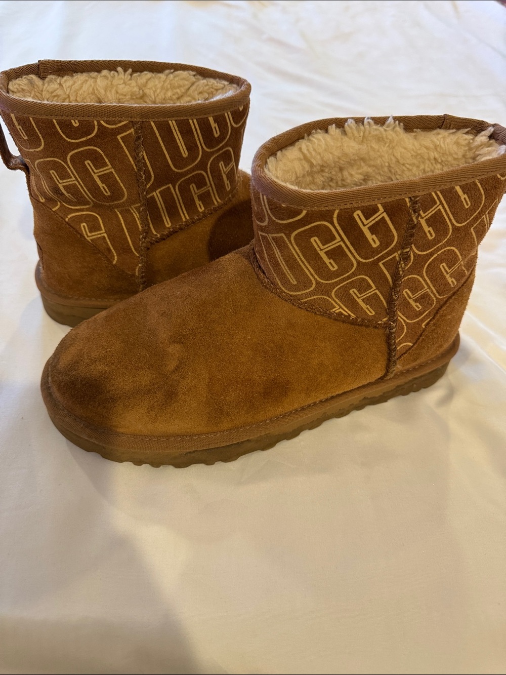UGG classic mini II chestnut logo graphic boot